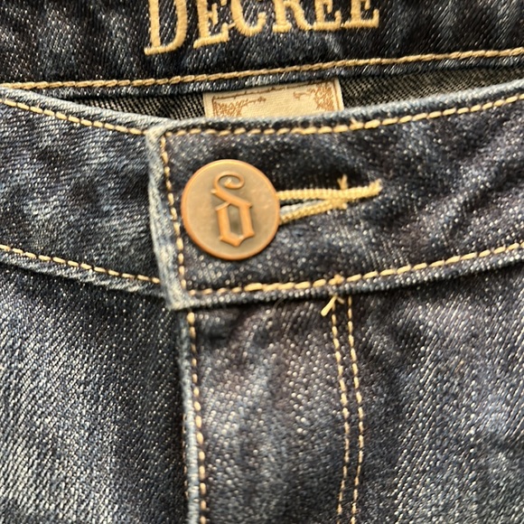 Women’s size 11 Decree jeans distressed straight leg - Picture 4 of 8